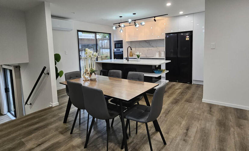 5BD, 4BR in Titirangi, Auckland