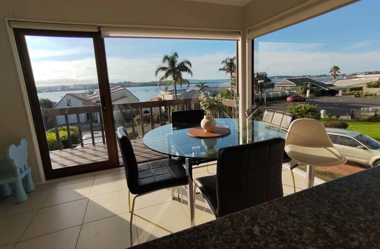 3 BD in Half Moon Bay, Auckland